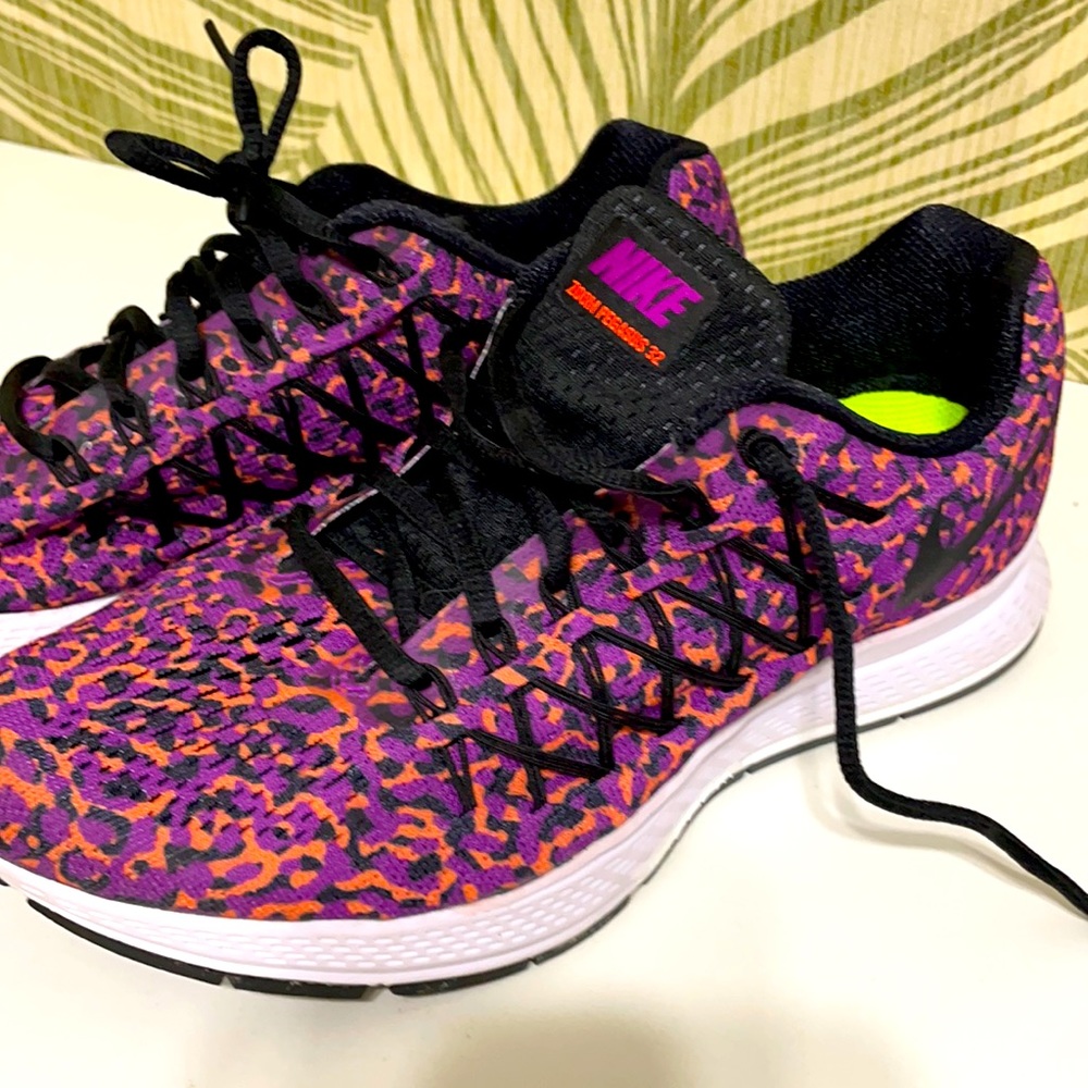 New/never worn Women’s Mike Pegasus 32 size 8.5
